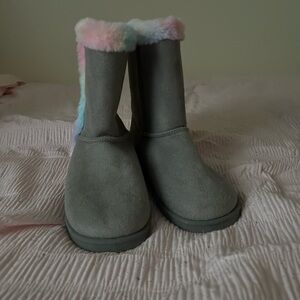 Fabkids Gray Boots with Rainbow Fur Trim